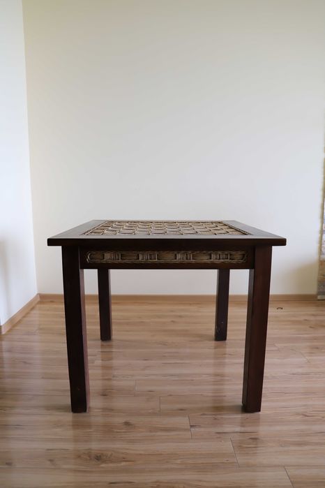 2 модела трапезни маси от ратан и масив.