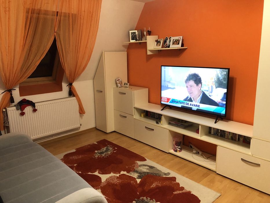 Proprietar vand apartament cu 2 camere la mansarda zona Dambovita