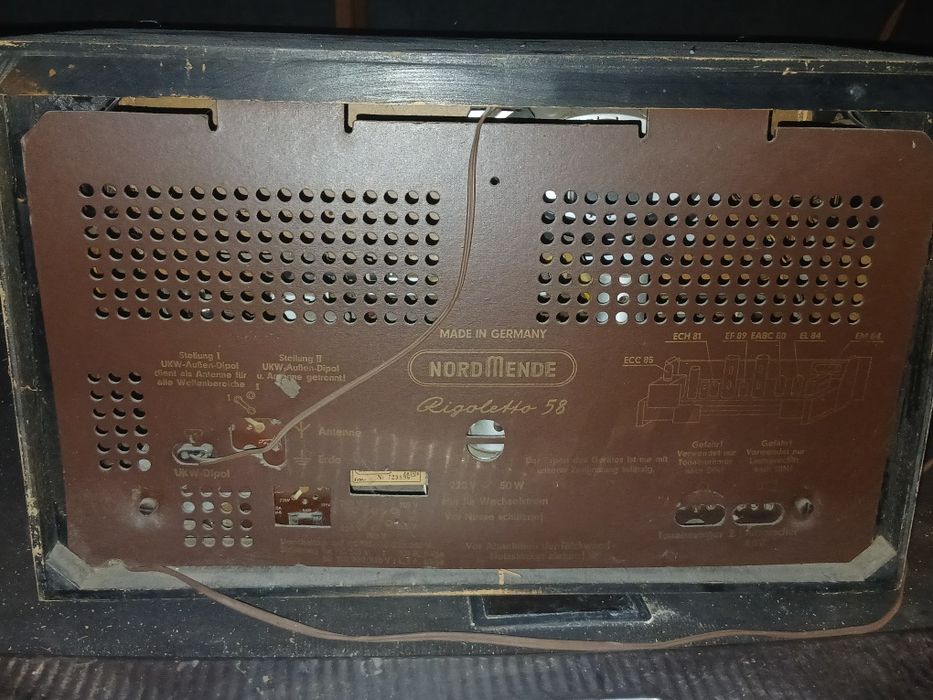 Radio vechi nu pre ma pricep  lam adus din Germania