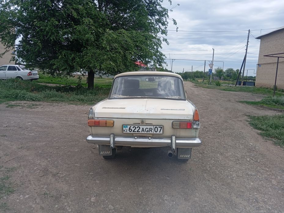 Продам машину москвич