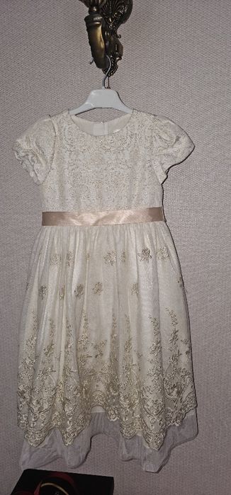 Нарядное платье,