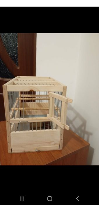 Colivii canari de lemn