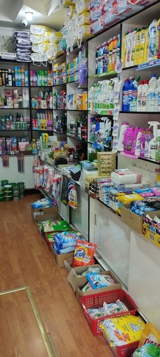 Продаю свои стеллажи со стеклянной витриной