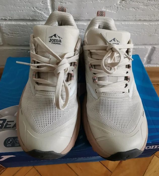 Маратонки JOMA номер 39.