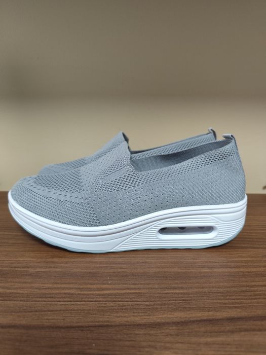 Нови дамски маратонки 38