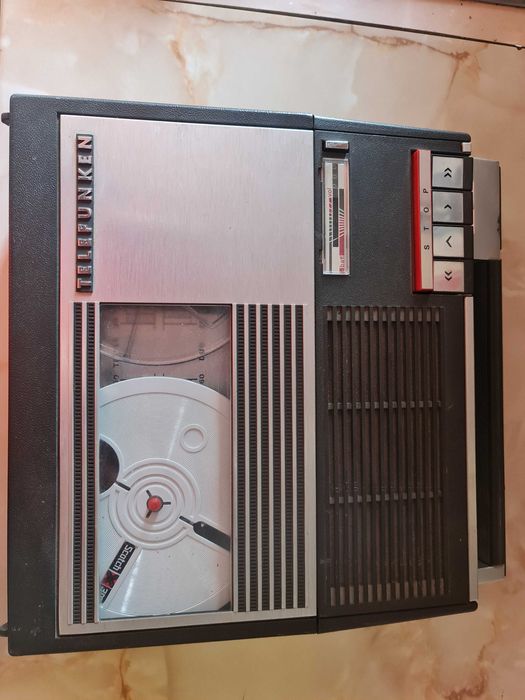 Magnetofon portabil Telefunken colectie