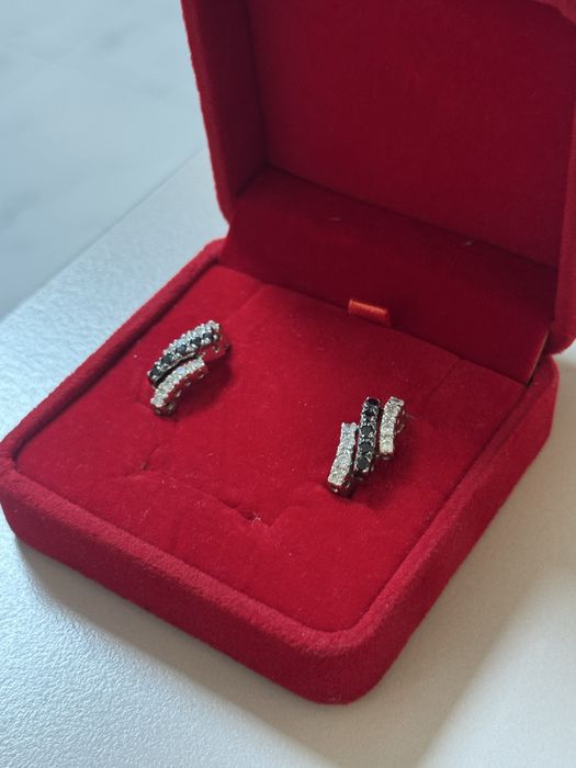 Золотые серьги с бриллиантами