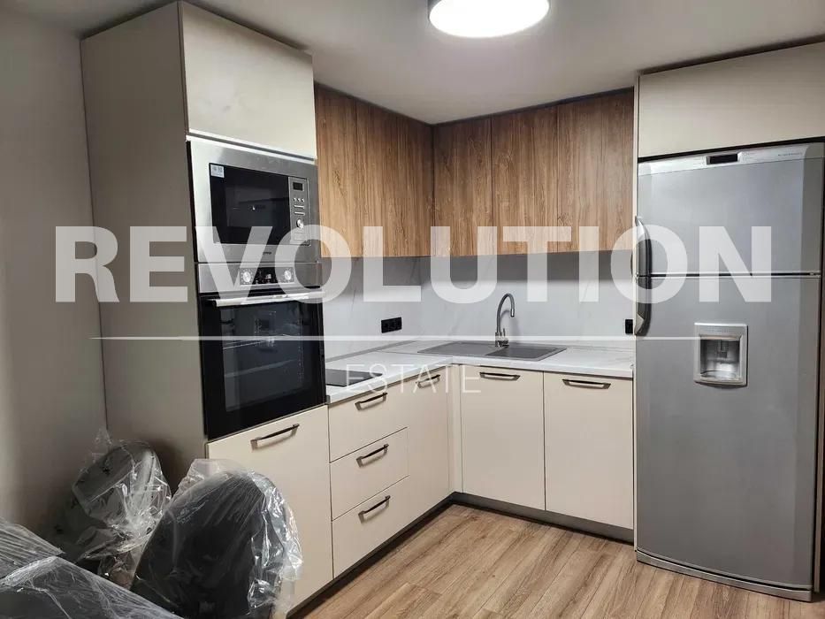 Дава се под наем Тристаен апартамент в Варна, Чайка - 67 кв.м за 947.58 € - Снимка #1