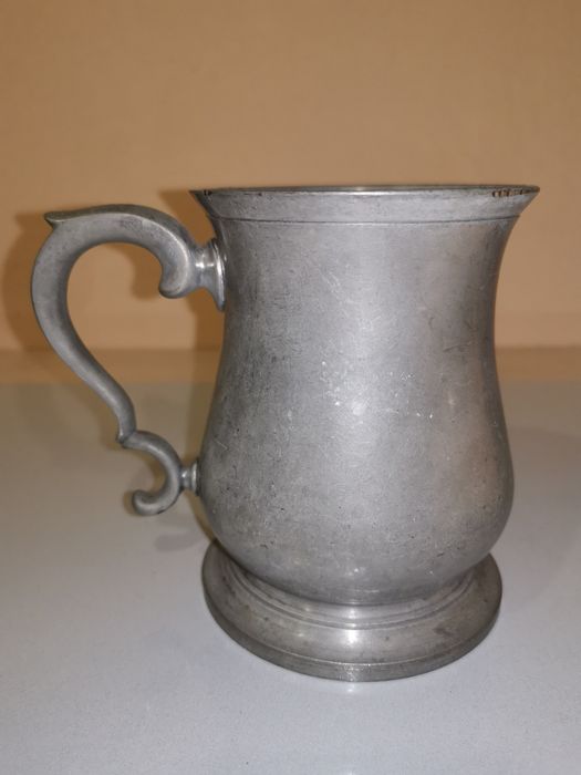 Много стара метална халба за бира Crown & Rose Cast Pewter