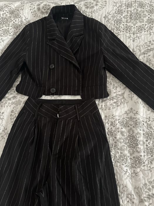 Черен костюм от три части