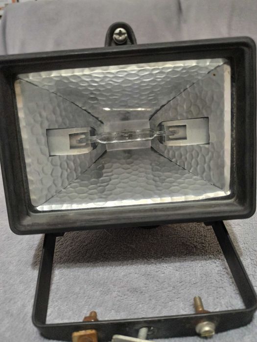 Proiector halogen puternic