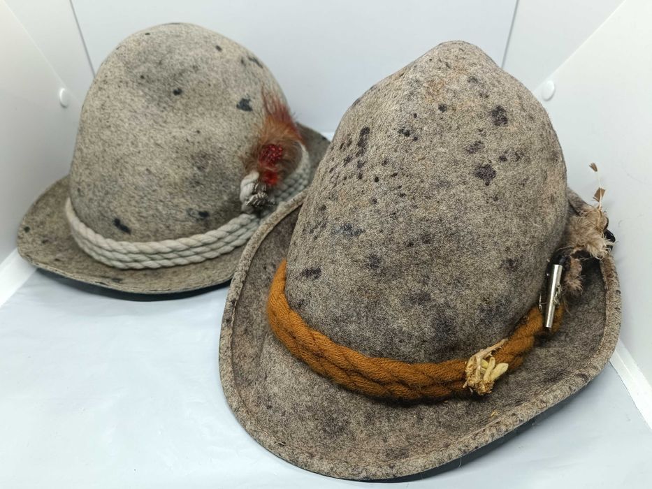 Две стари тиролски шапки