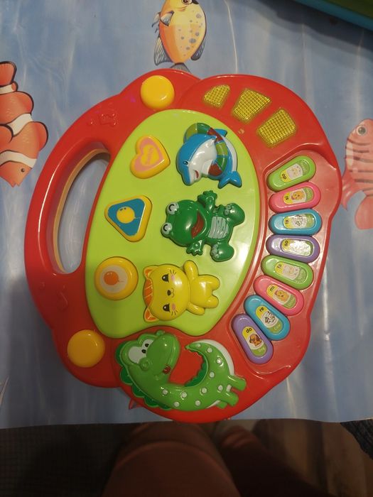 Детски играчки със звуци и бутони