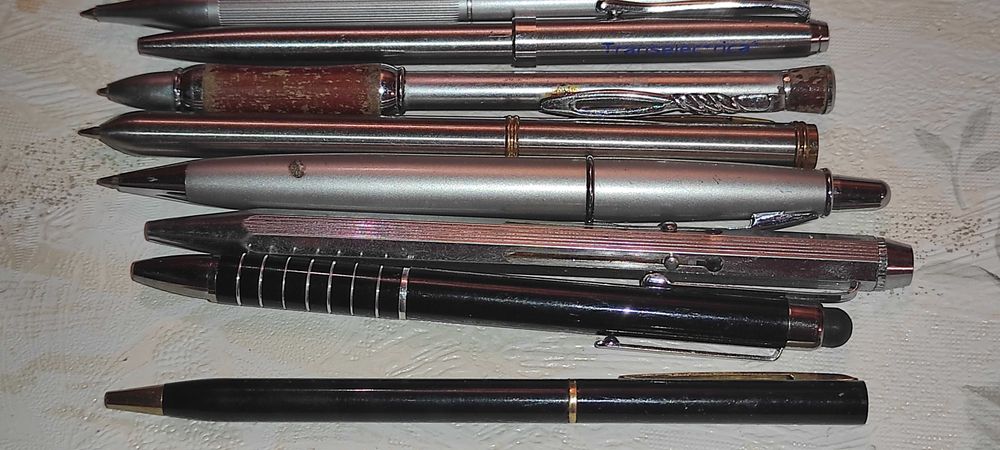 vand 20 pixuri pret 200 ron pt. colectionari