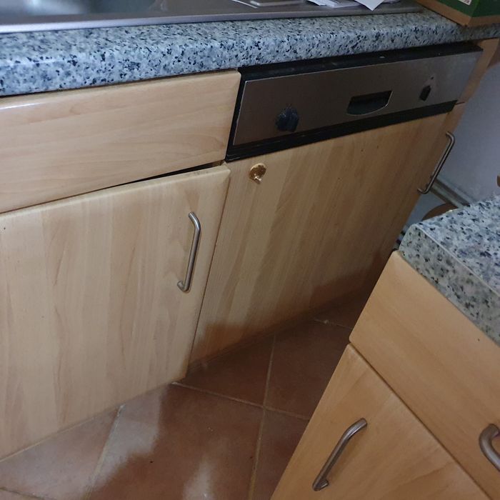 Mobilă pentru bucătărie utilată