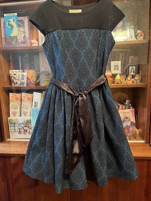 Продаю платье на девушку в отличном состоянии