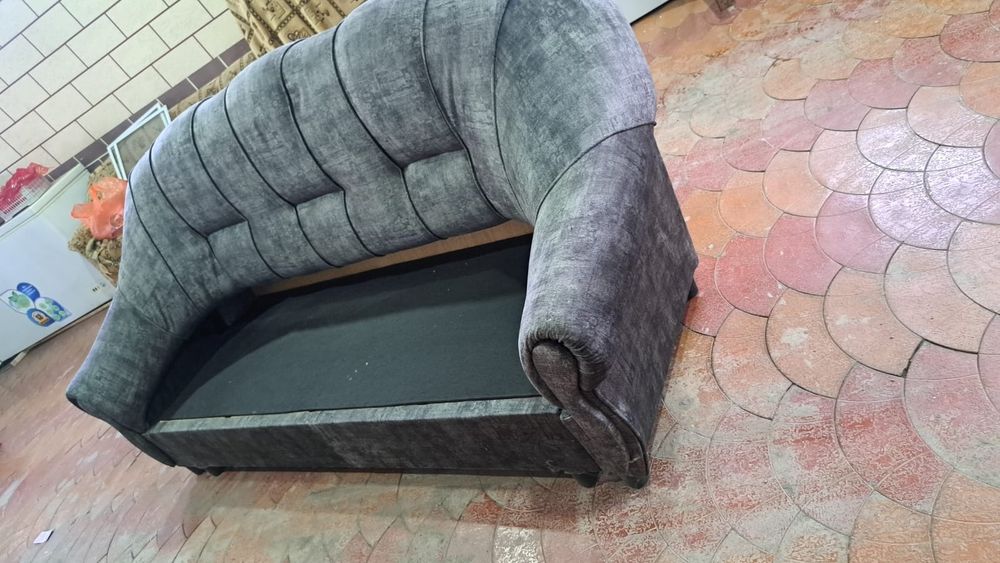 Срочно продам диван