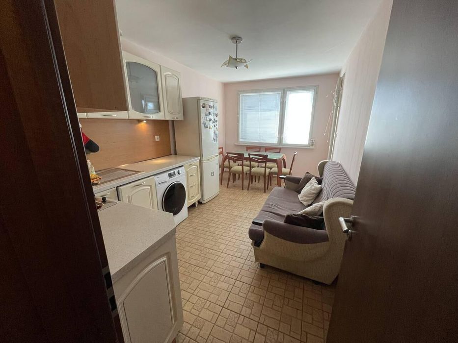 Дава се под наем Тристаен апартамент в Бургас, Славейков - 120 кв.м за 637.5 € - Снимка #1