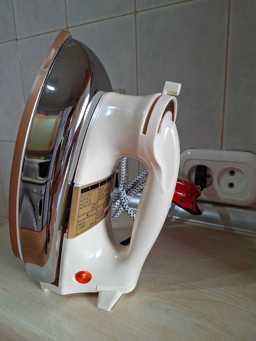 Утюг " nikai " пр-во Япония, тяжёлый. Новый в упаковке.