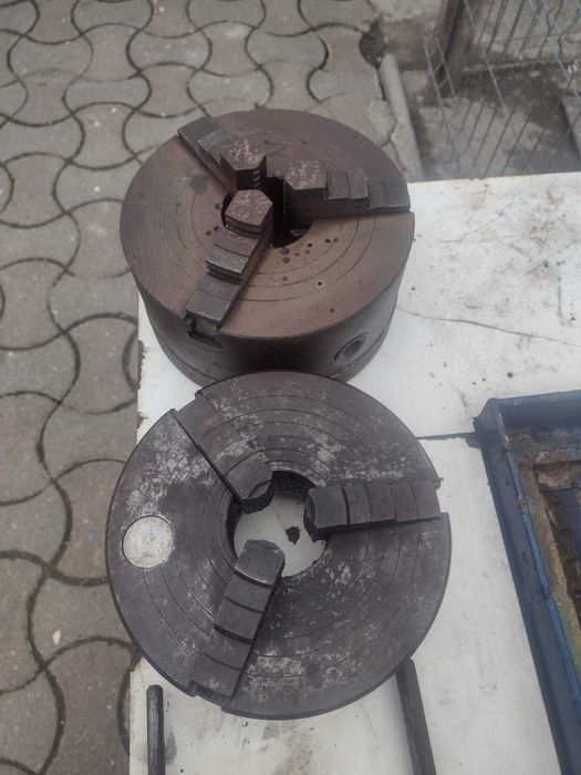 Vand universal pentru strung