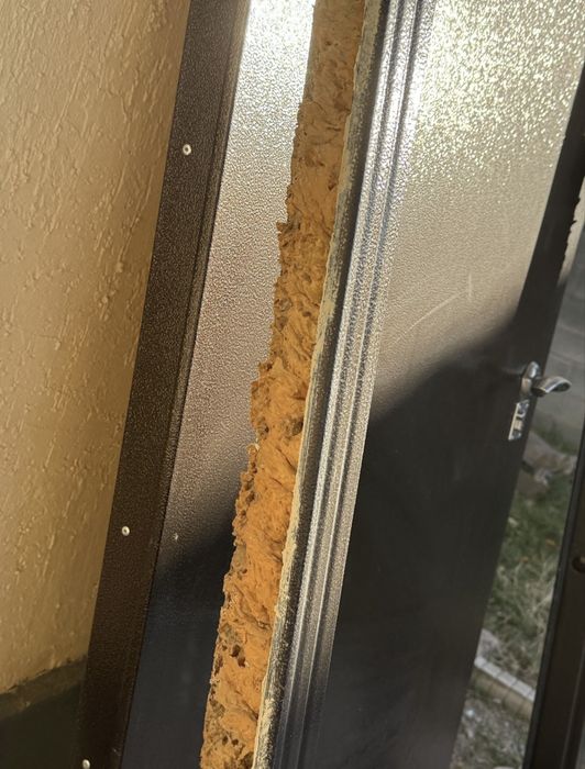 Продам входную дверь