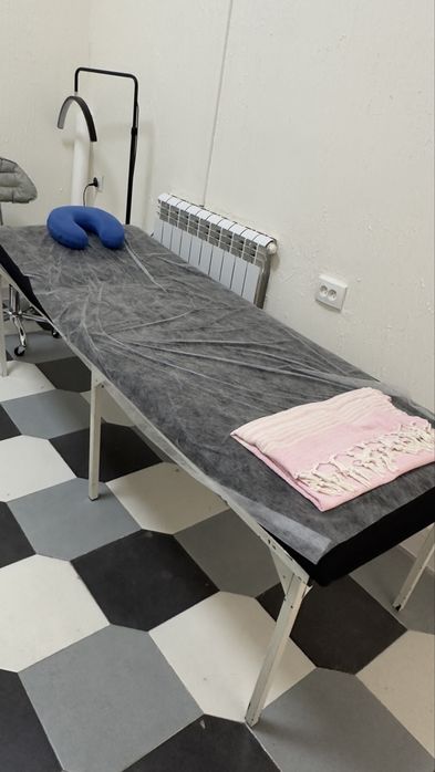 Кушетка , стул для мастера , зеркало