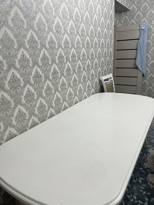 Стол для гостей