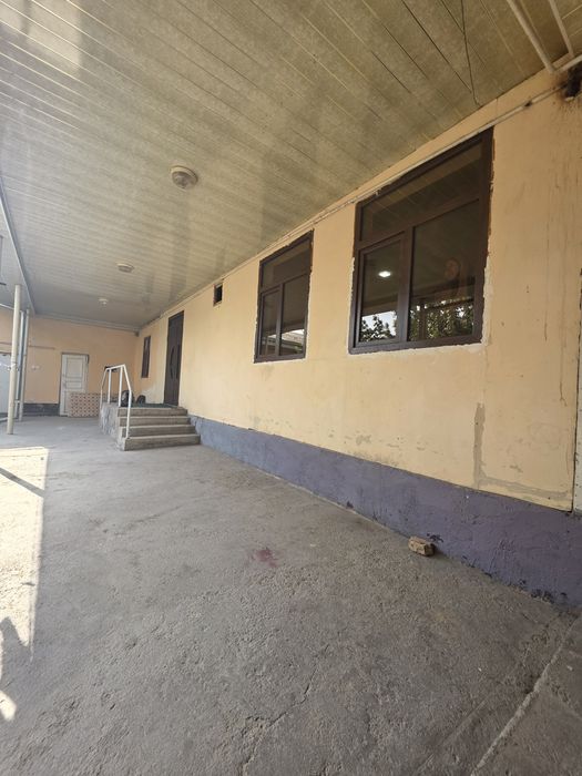 Кибрай тумани Олмазор маҳалласида  5,5 сотих  5 хонали уй сотилади.