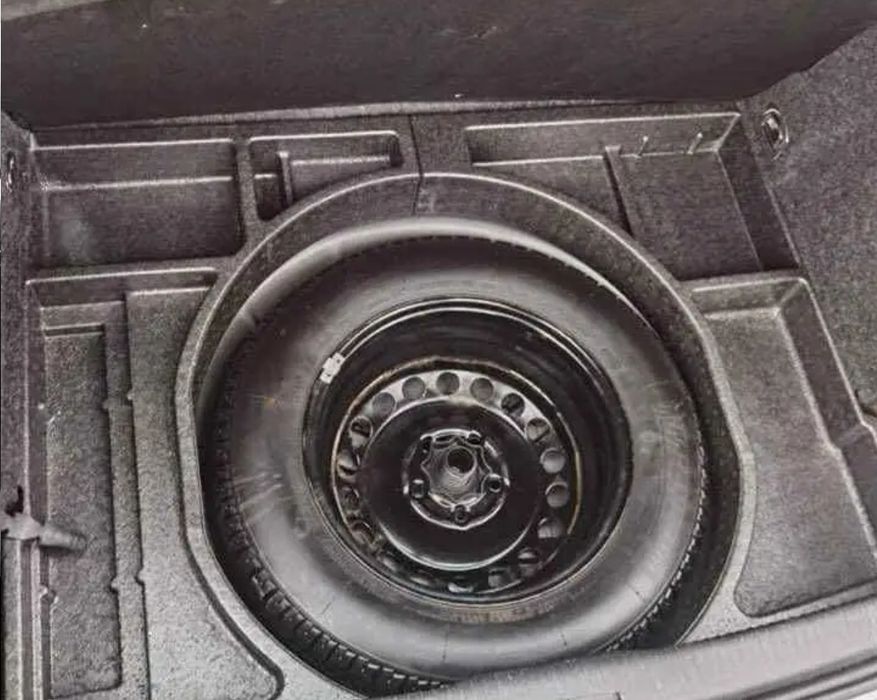 • Продавам голф 5 на ЧАСТИ 1.9tdi 105кс. BKC
Имам още над 17 Голф 5ци