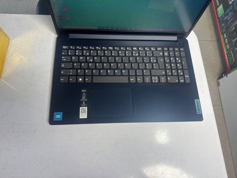 Lenovo office noutbuk seleron N4500U 8/256 SSD ideal