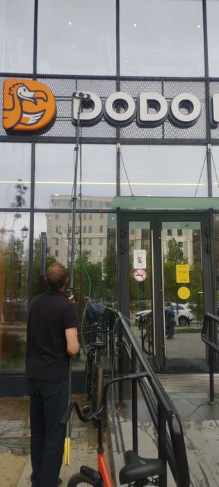 Мойка фасадов и витражей.