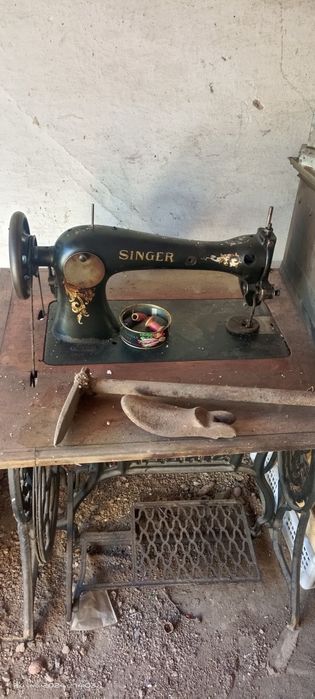 Швейная машинка Сингер