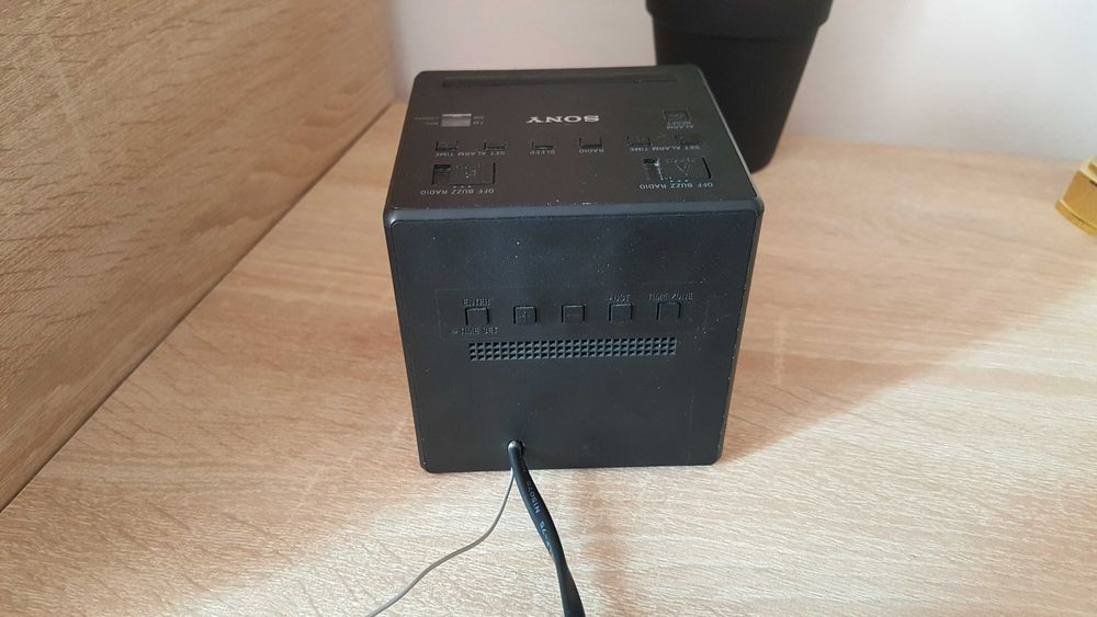 Radio cu ceas Sony ICF C1