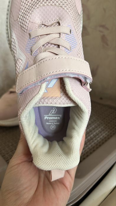 Продам кроссовки