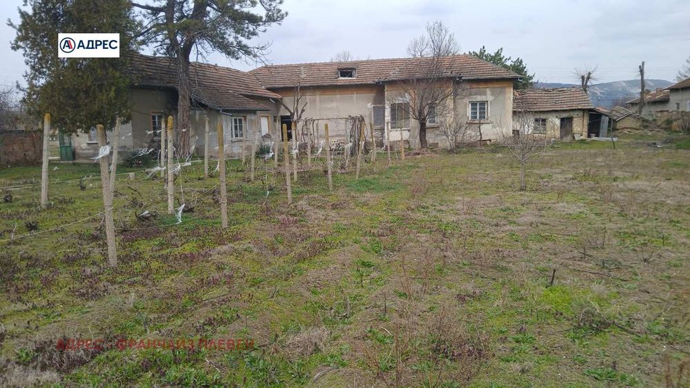 Продава се Къща в с. Новачене, Област Плевен - 166 кв.м за 62 €/кв.м - Снимка #1