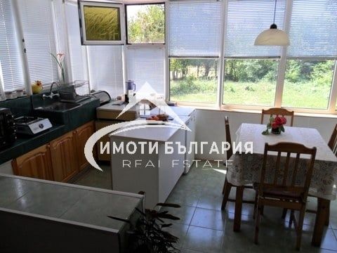 Прекрасна къща на село в близост до Карлово