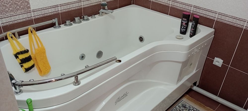 Продаеться джакузи