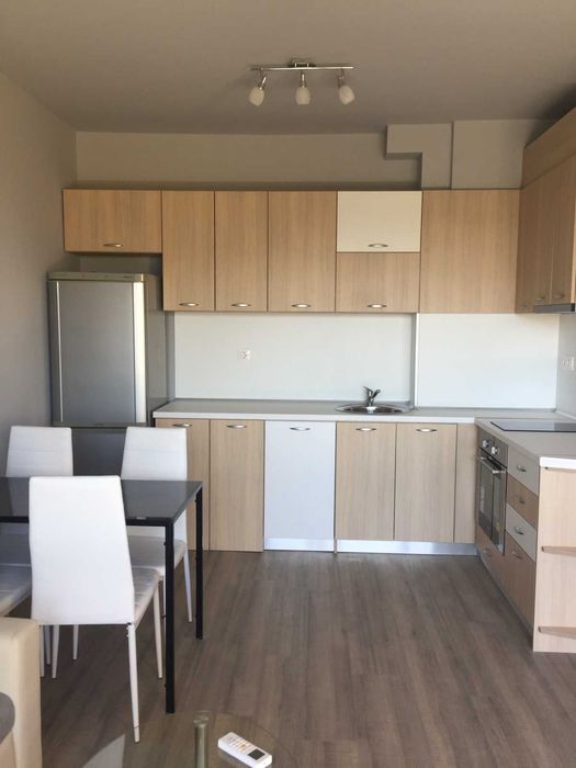 Дава се под наем Двустаен апартамент в Пловдив, Младежки Хълм - 64 кв.м за 448.8 € - Снимка #1