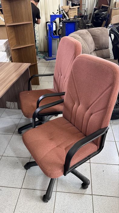 Продам Стулья -кресла офисные