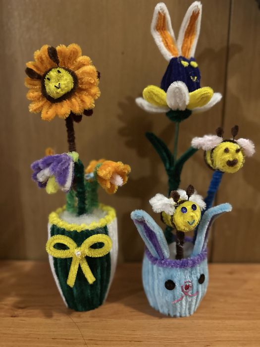 Ръчно изработени цветя и кукли