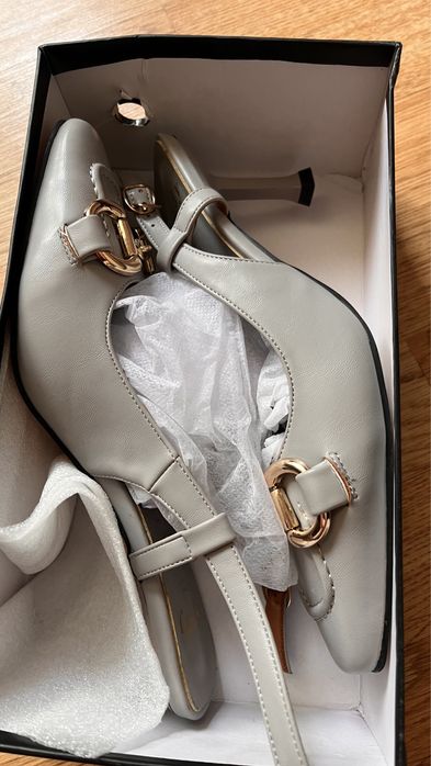 Женская босоножка