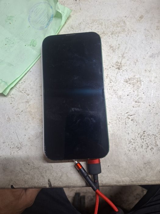 IPhone 13 продается
