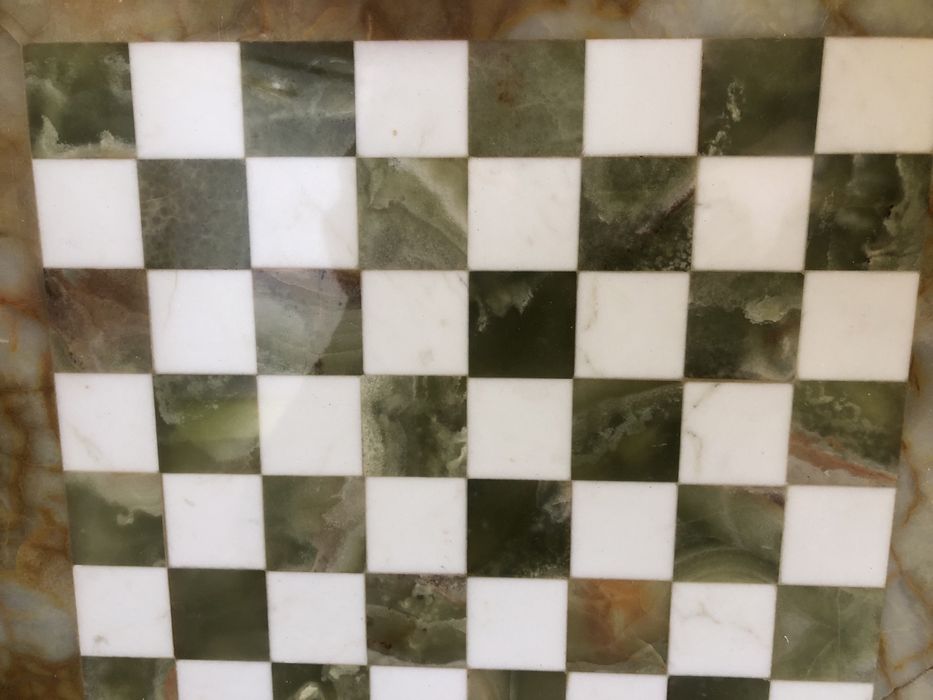 Шах от естествен камък