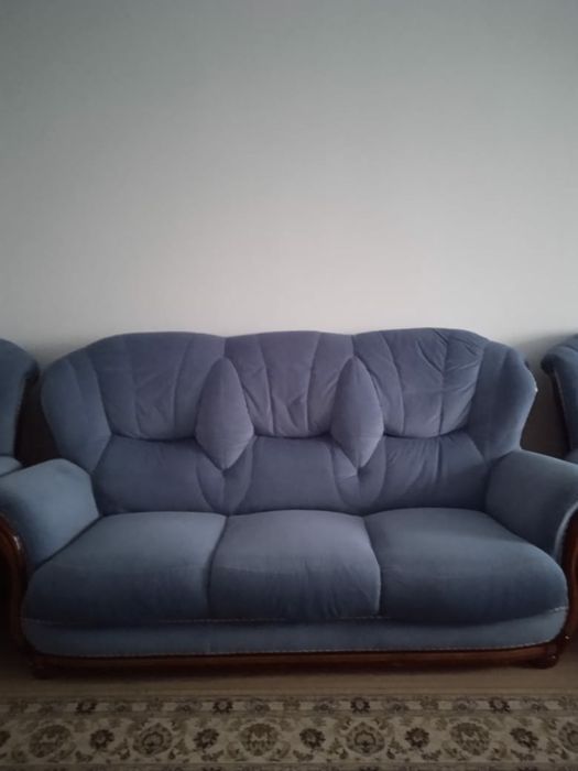 Продаются диван и два кресла