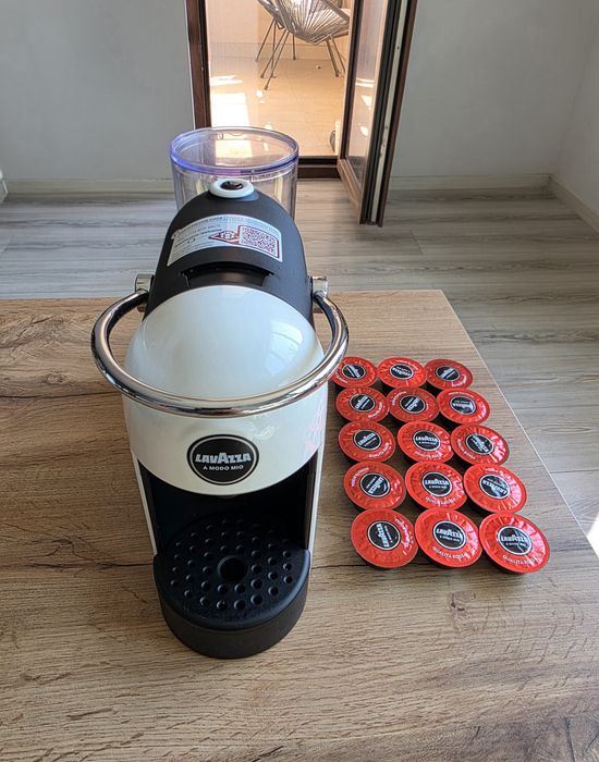 Кафе машина Lavazza A Modo Mio + ПОДАРЪК капсули