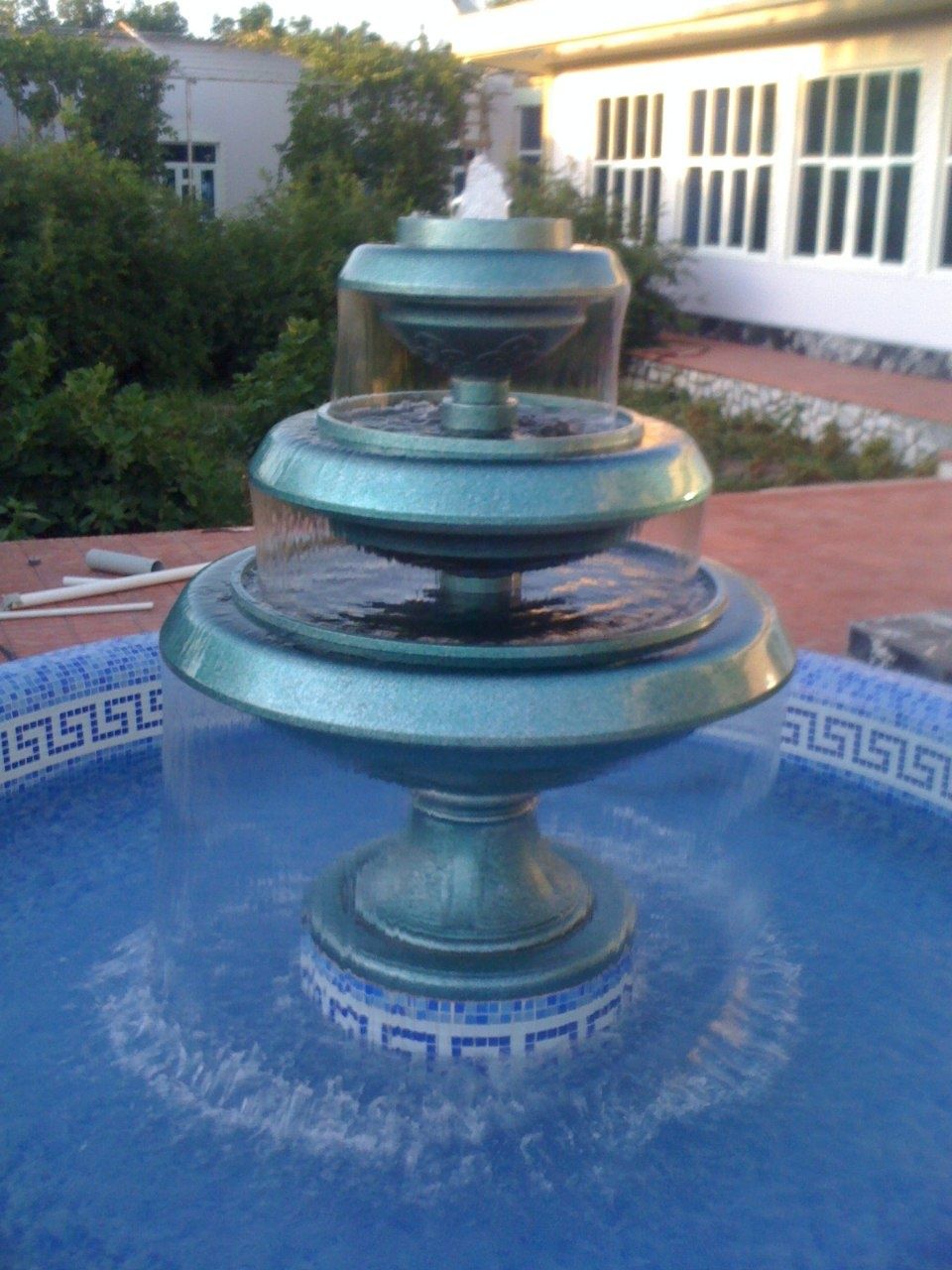 Intex 28089, фонтан для бассейнов с подсветкой воды