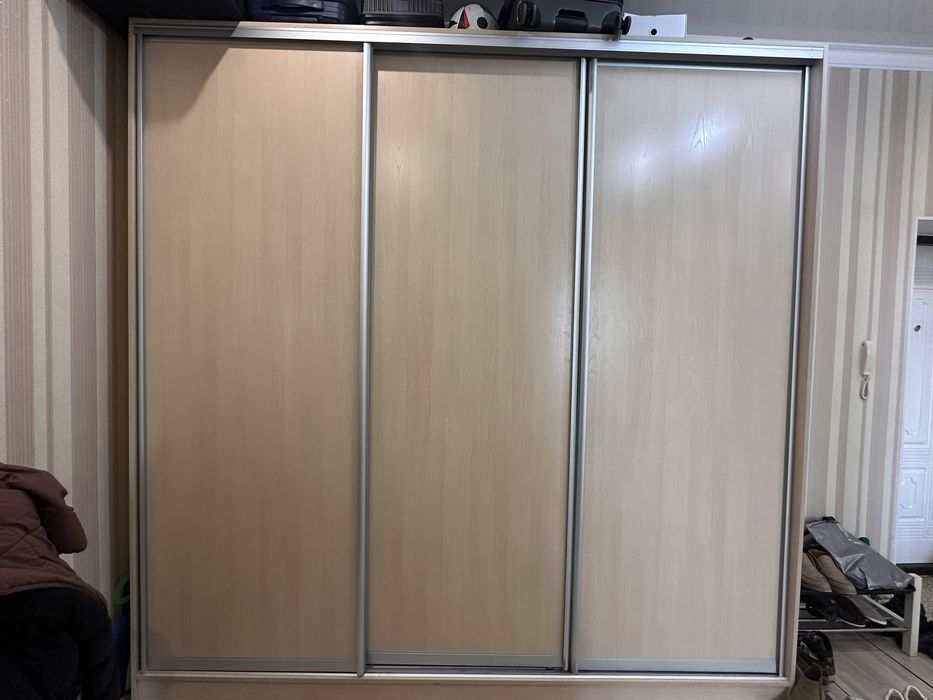 шкаф купе трехдверный