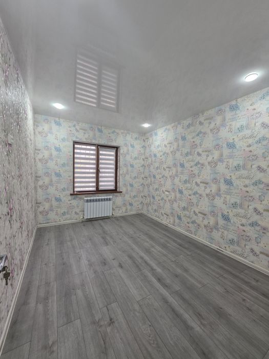 Срочно продаётся 2х комнатная квартира на 1 этаже с подвалом .6мкр,