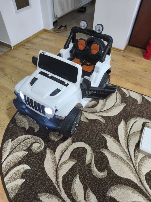 Mașinuță electrica cu telecomanda