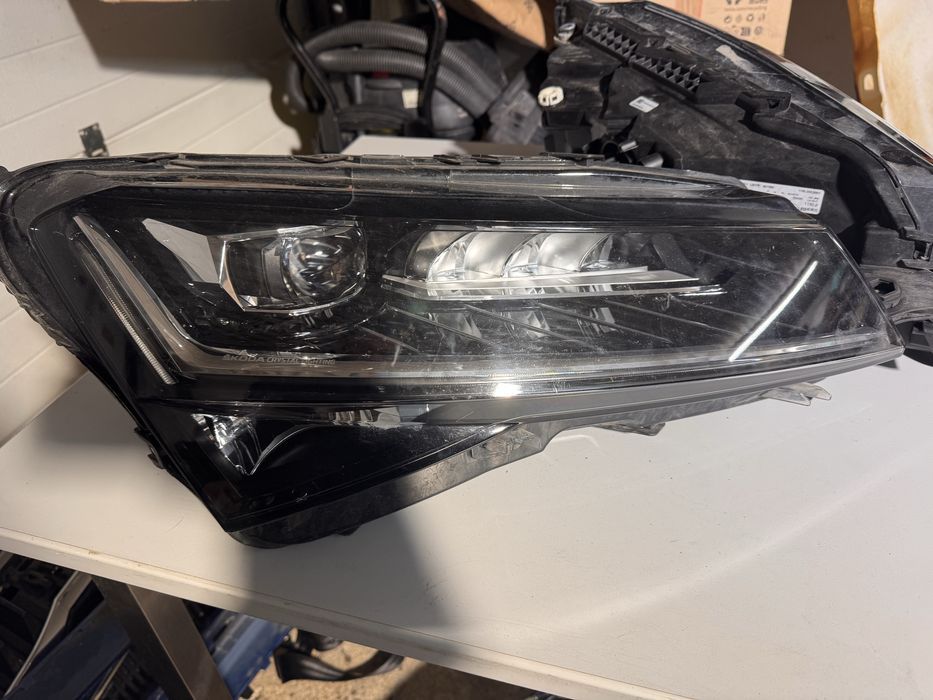 far led stanga dreapta skoda superb 3